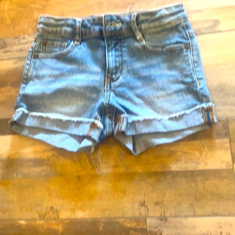 Cutoff Jean shorts